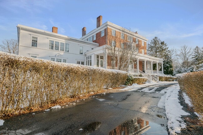 Building Photo - 9 Lyme St