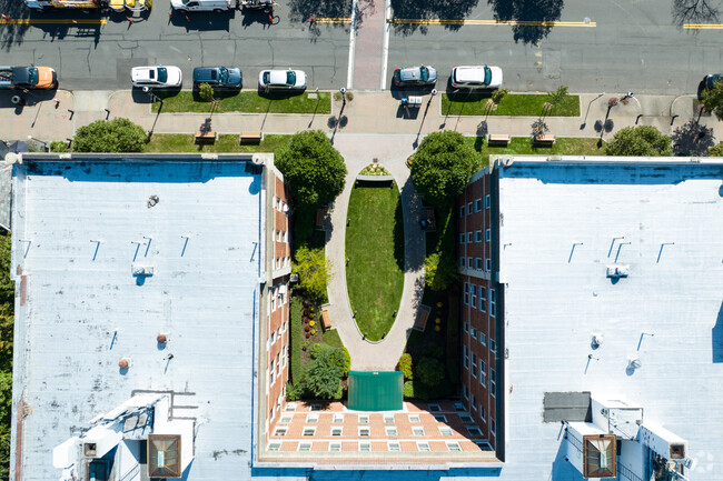 Building Photo - Hampshire House Condos