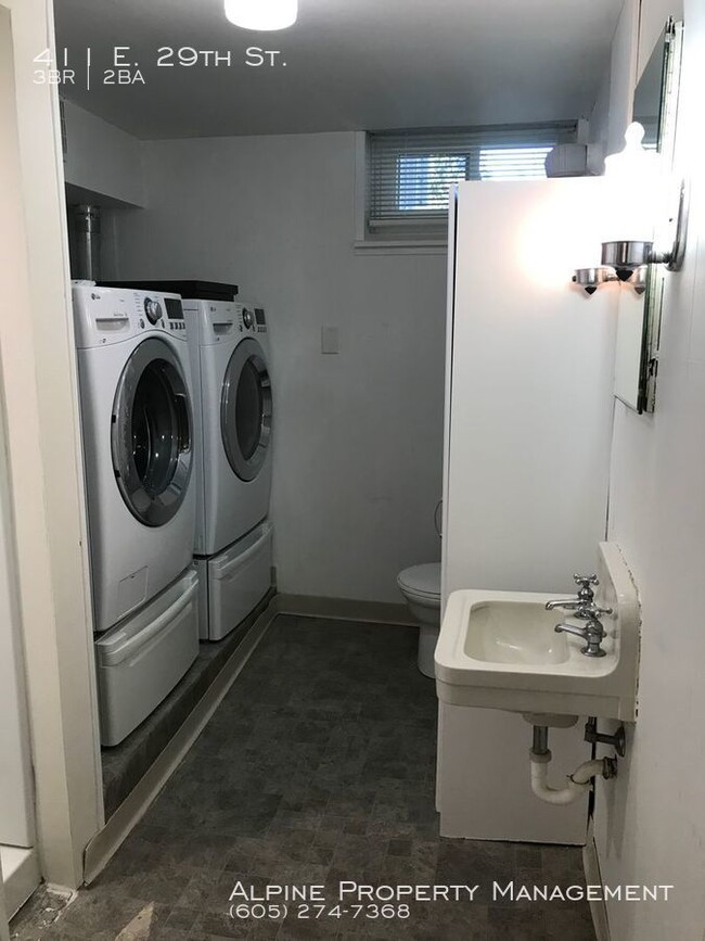 Building Photo - 3 Bed/2 Bath Home Near McKennan Park!