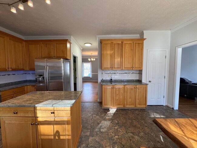 Building Photo - 307 Ludlow Dr