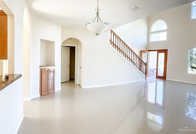 Building Photo - 16 N "E" St