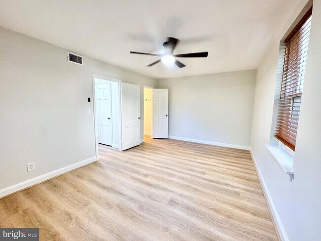 Building Photo - 22 S Old Glebe Rd