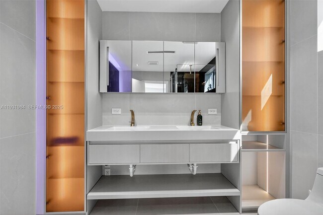 Building Photo - 3830 NE 171 St