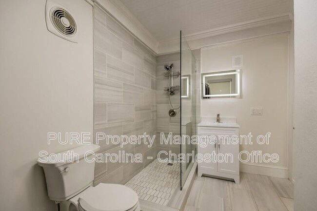 Building Photo - 1239 Sunset Dr