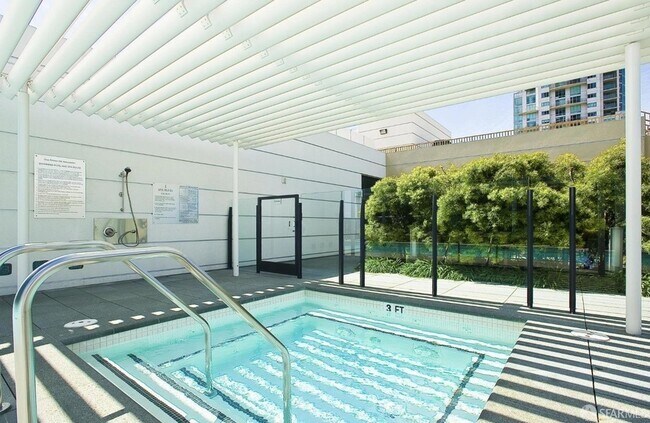 Building Photo - 425 1st St