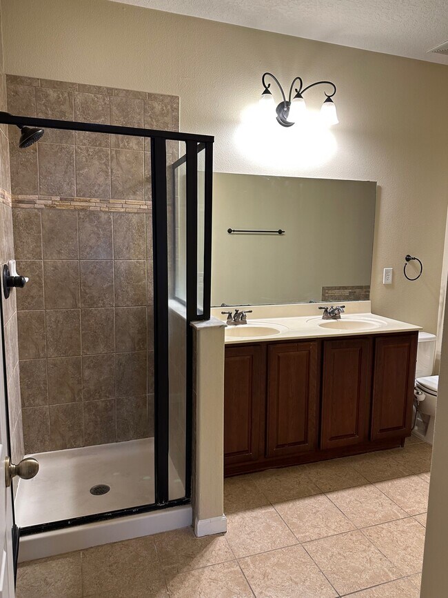 Building Photo - 627 Aeolian Dr