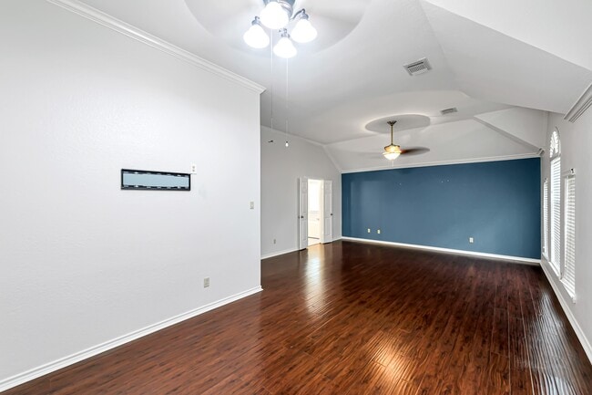 Building Photo - 902 Fairgate Dr