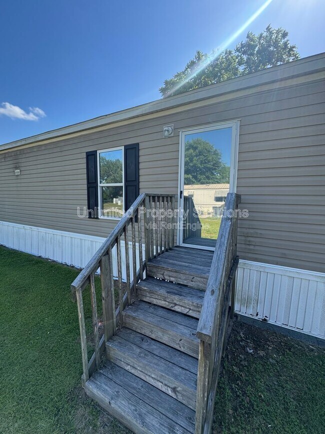 Building Photo - 9499 Wendi Dr NE