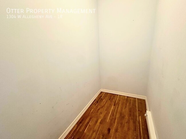 Building Photo - Beautiful, Sun-lit 1BR/1BA Apt Near Shoppi...