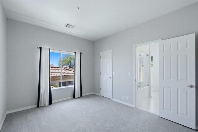 Building Photo - 7647 E Los Gatos Dr