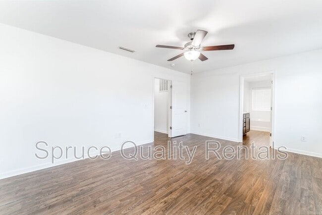 Building Photo - 250 Baybrook Ln