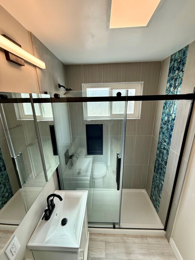 Building Photo - **FREE JUNE**    Freshly Renovated 2 bedro...