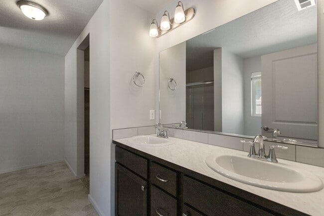 Building Photo - Stunning 3 Bed, 2 Bath Rancher in Spokane Valley!