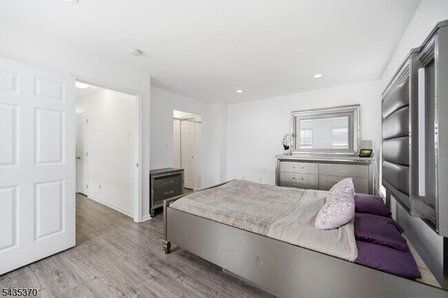 Building Photo - 216 Barringer Dr