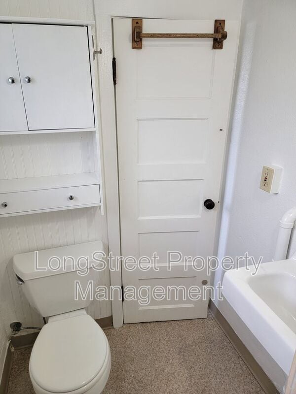 Building Photo - 218 NW 21st St