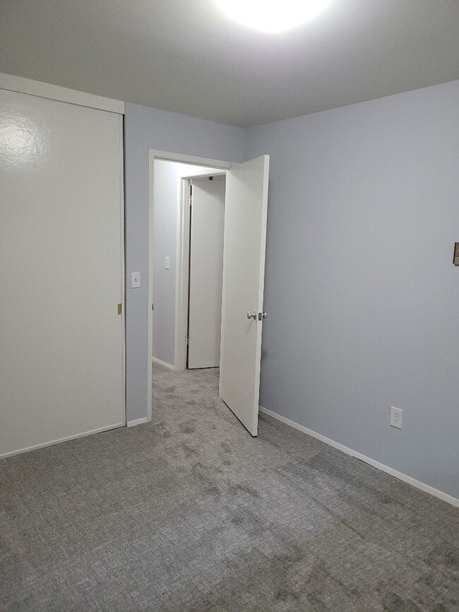 Building Photo - 2 Bed 1.5 Bath Condo Downtown Bellevue