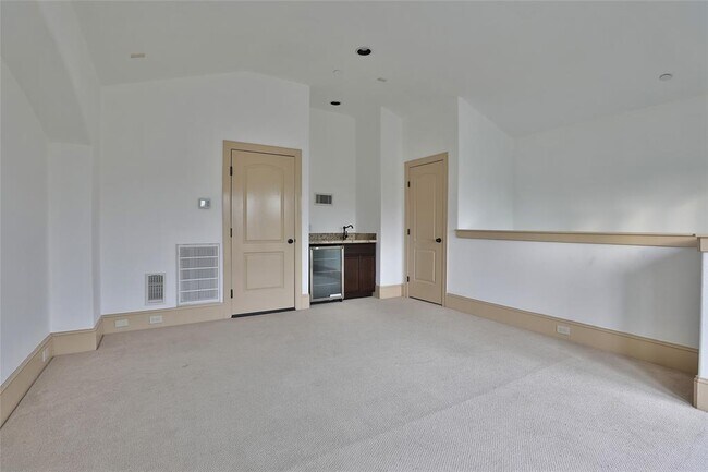 Building Photo - 1805 W 24th St
