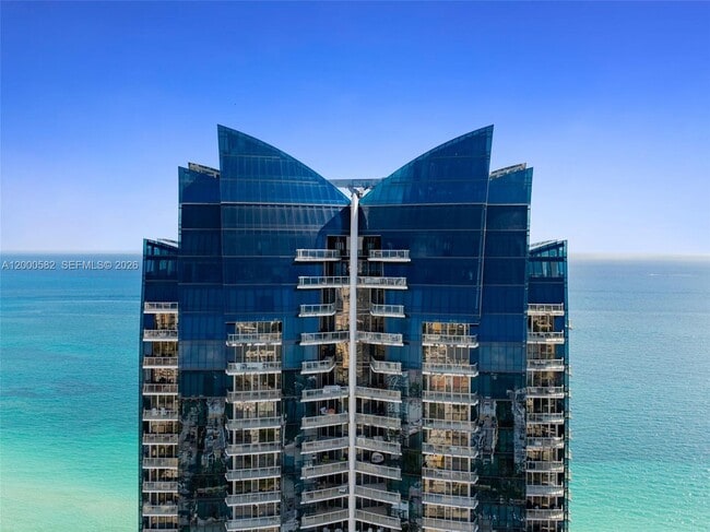 Building Photo - 17121 Collins Ave