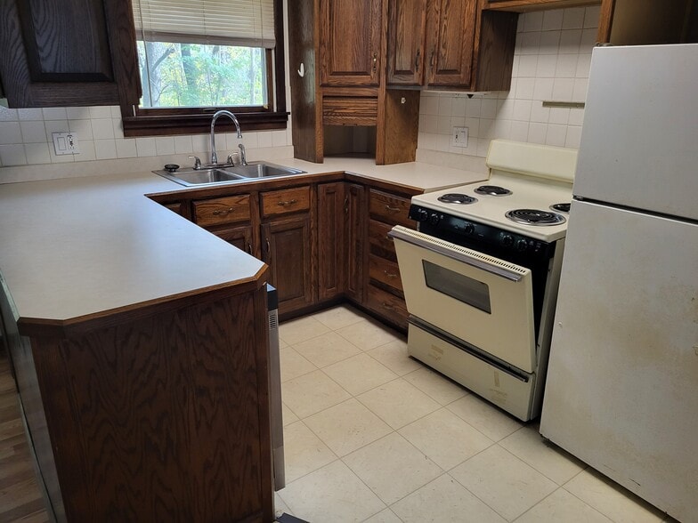 Building Photo - 1223 E Nimisila Rd