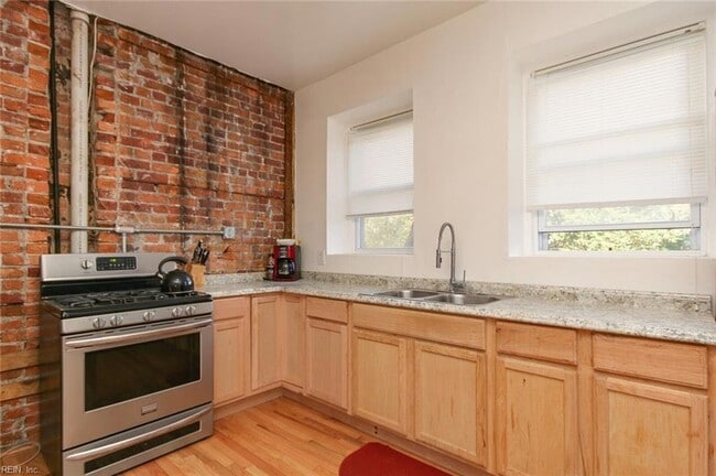 Building Photo - 3901 Newport Ave