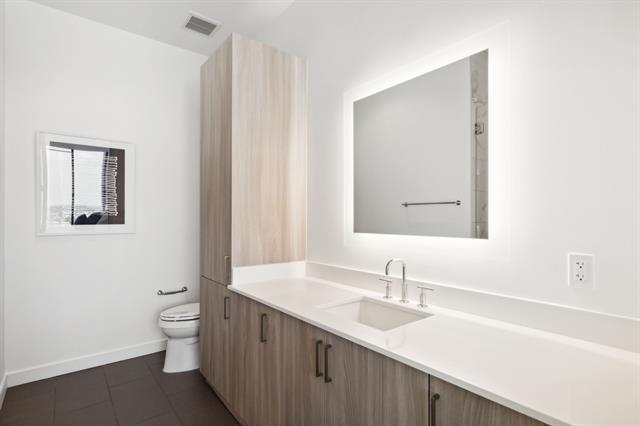 Building Photo - 2120 Olive St