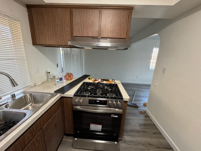 Building Photo - Bardon