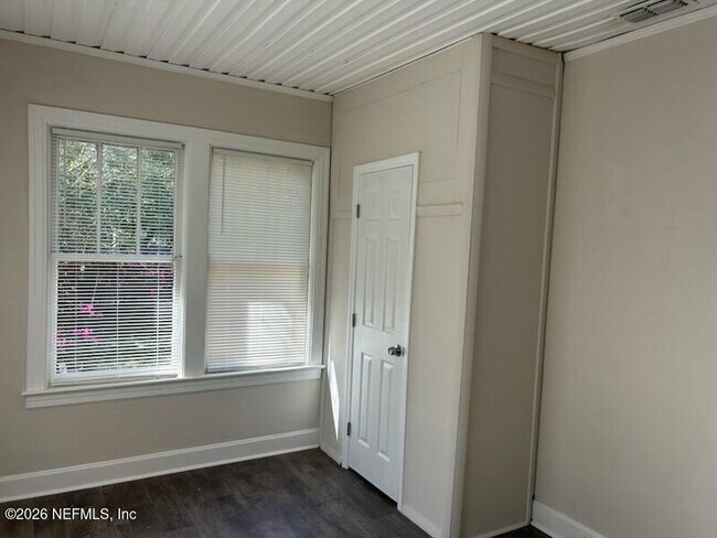 Building Photo - 678 Ivy St