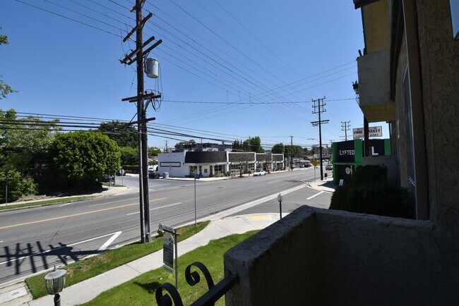 Building Photo - 11434 Moorpark St