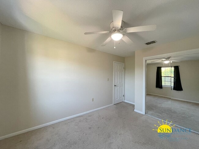 Building Photo - Great 3BR Townhome in Shalimar!
