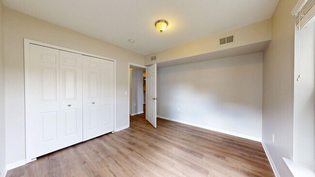 Building Photo - 2790 S Knightsbridge Cir