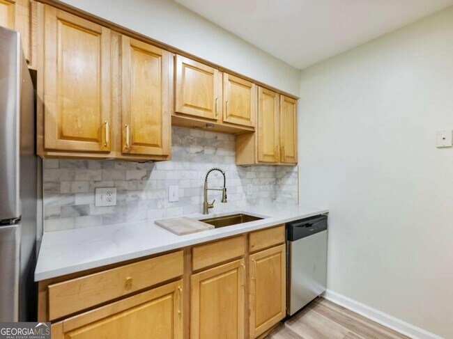 Building Photo - 605 Candler St