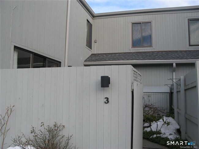 Building Photo - 3 Sandlewood Ln