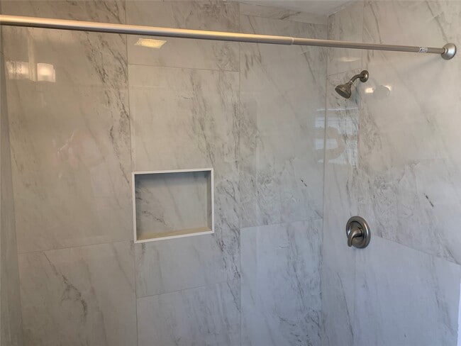 Building Photo - 307 Avondale St