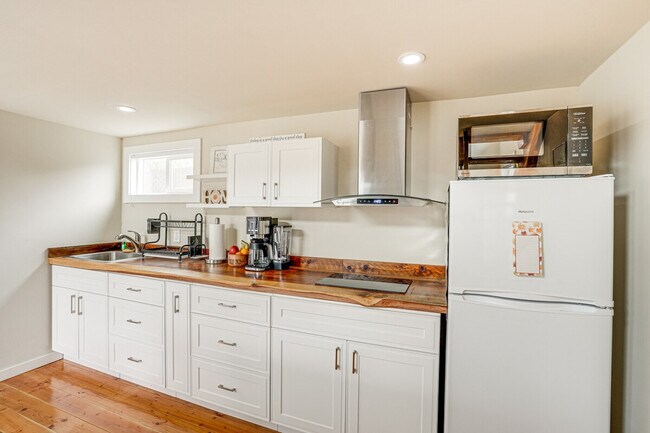 Building Photo - 1142 Temple Dr