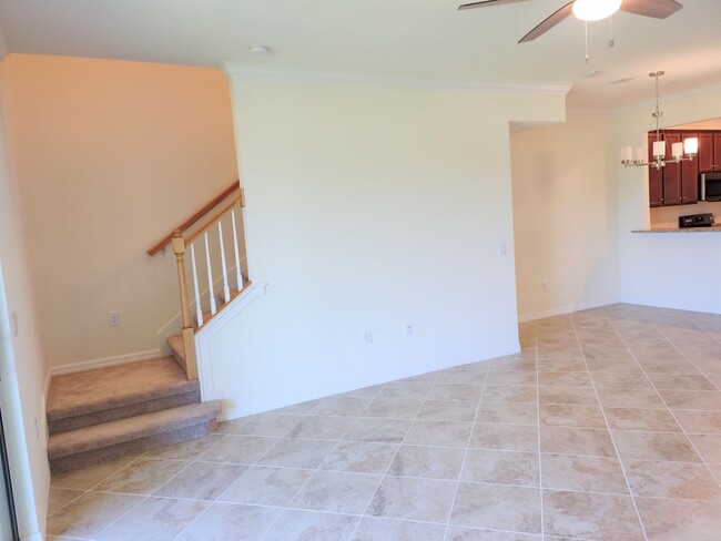 Building Photo - Annual Unfurnished 3 Bedroom, 2.5 Bath Tow...