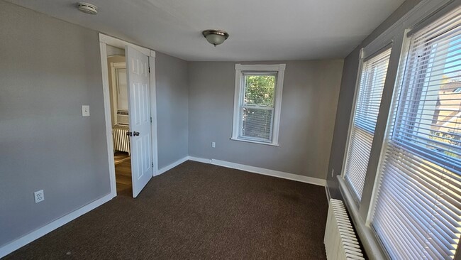 Building Photo - 5040 Washington Ave