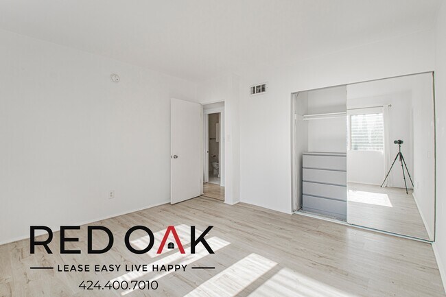 Building Photo - 1327 Laurel Ave