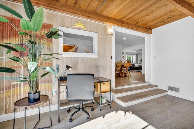 Building Photo - 405 Gregory Way