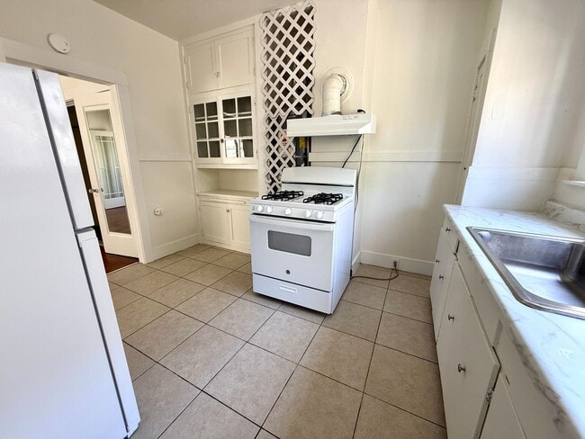 Building Photo - 3114 MLK 1BD 1Bath Unit