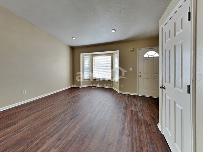 Building Photo - 6334 S Clover Creek Ln