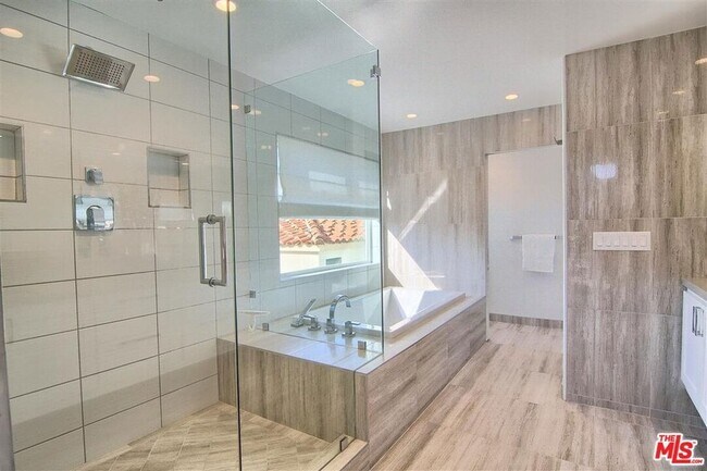 Building Photo - 2906 2nd St