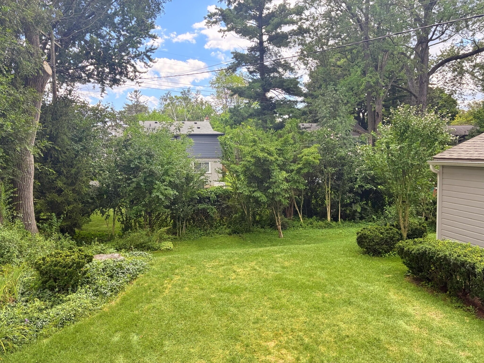 Building Photo - 906 Putney St