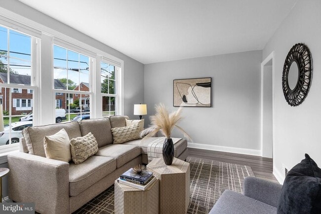 Building Photo - 2613 S Troy St