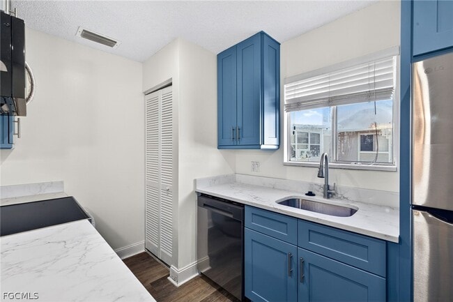 Building Photo - 3271 Royal Canadian Trace