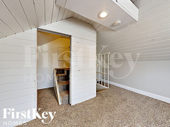 Building Photo - 1546 Highridge Pkwy