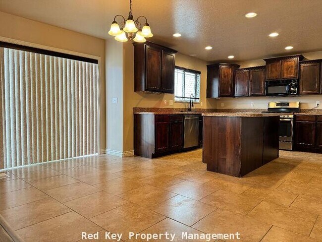 Building Photo - 770 N Single Family Home