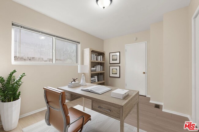 Building Photo - 1814 1/2 Spreckels Lane Unit