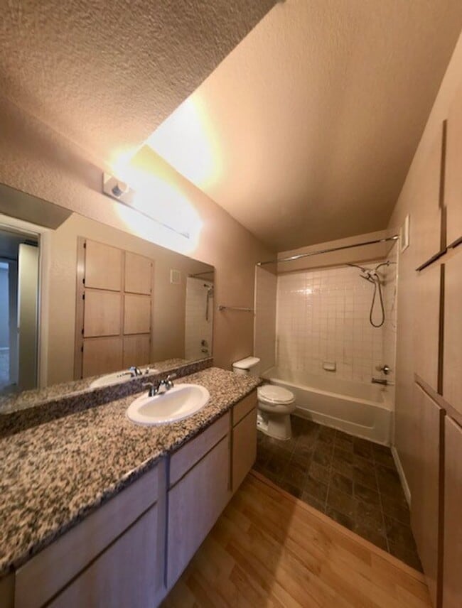 Building Photo - 1 Bedroom Condo located in Gated Community of Copper Palms!