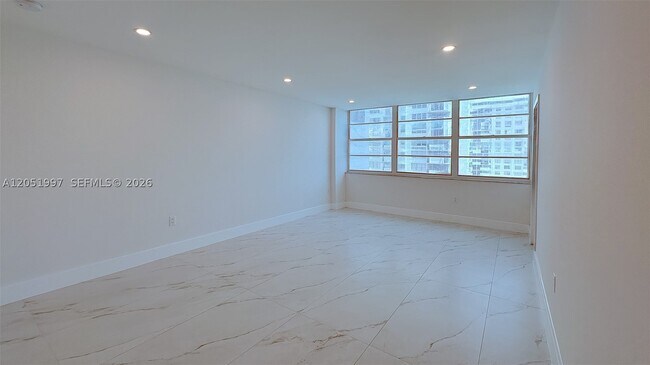 Building Photo - 18061 Biscayne Blvd