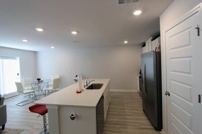 Building Photo - 440 Scarborough St